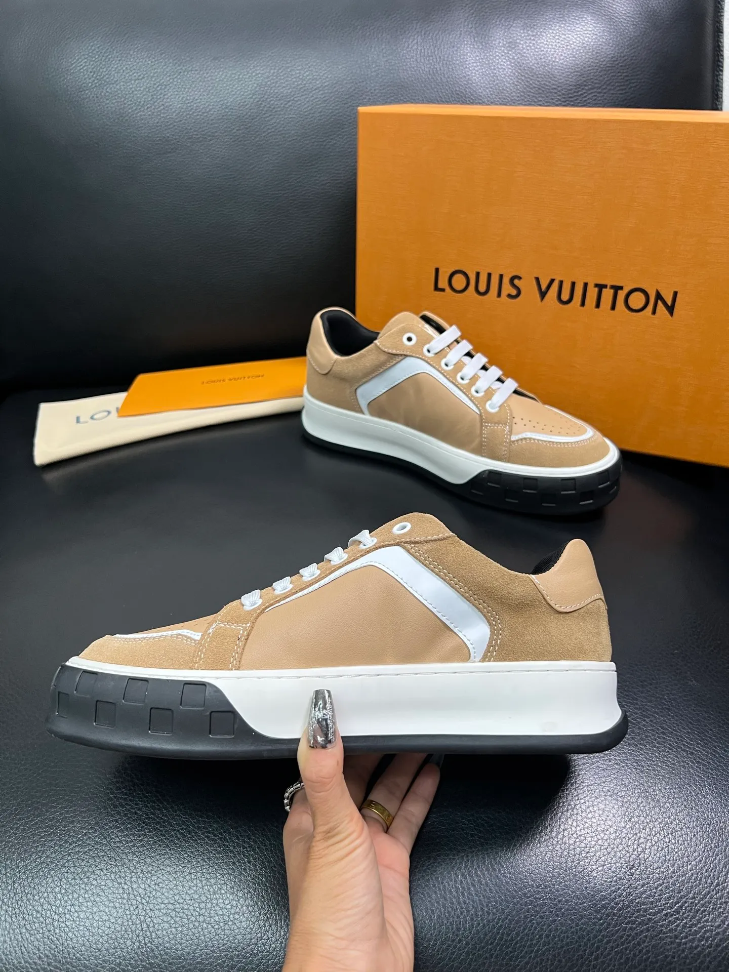 Men's shoes 💰740 Lv top purchase Louis Vuitton, counter synchronization, uppers imported from Italy cowhide, imported mesh padding soft and comfortable, soles: original soles specially provided by the original factory, T men's shoes 💰U exclusive movable molded soles super comfortable, original factory and single goods, high quality, welcome to compare, code number 39-44 (customized 38-45) 85858
